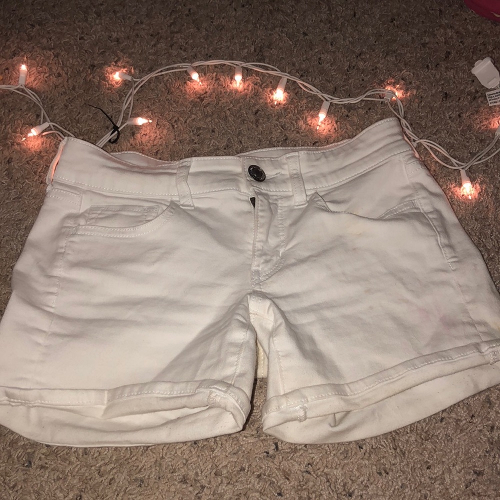 High waisted White shorts!!